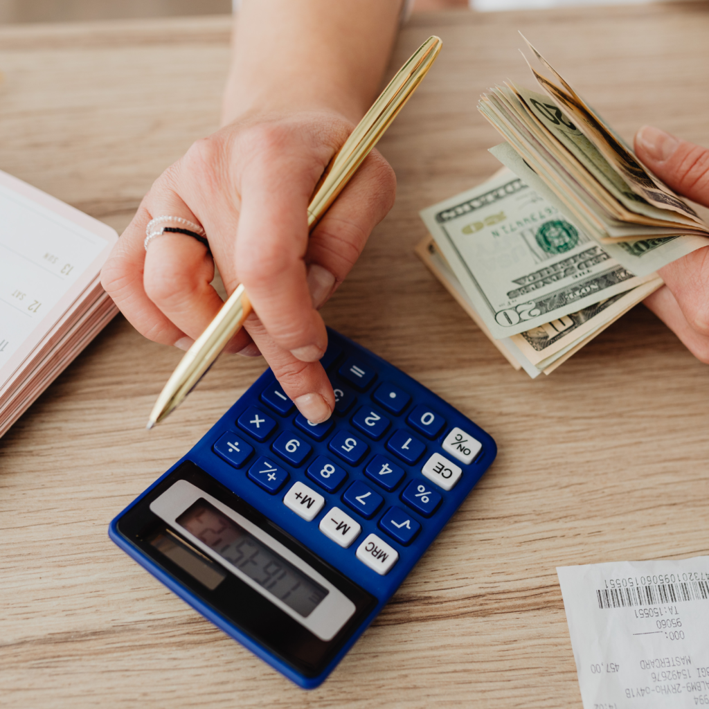 أين تضع أموالك في 2026؟ مقارنة شاملة بين أفضل أحياء القاهرة الجديدة.